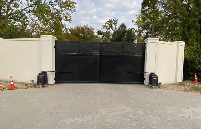 Beautiful Full Privacy Gate